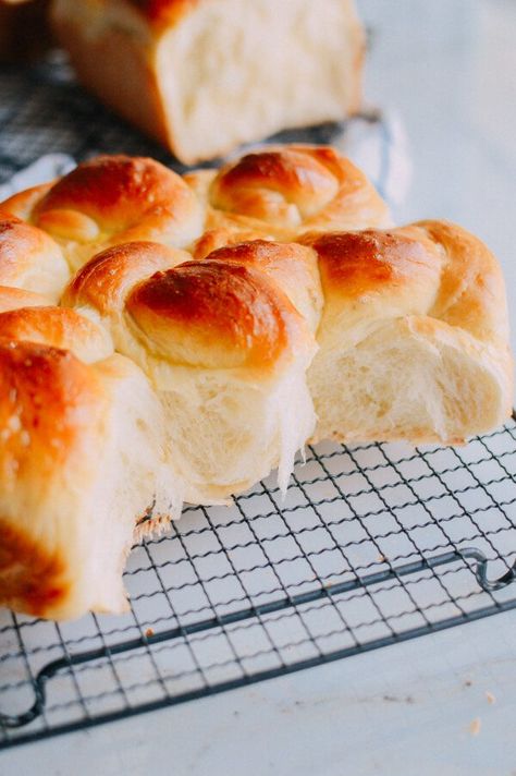 Milk Bread Recipe, A Loaf Of Bread, Woks Of Life, Pane Dolce, Milk Bread, Loaf Of Bread, Bread Bun, Woks, Round Cake Pans