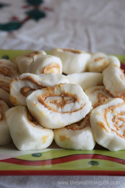 Pinwheel Candy Recipe, Peanut Butter Pinwheel Candy, Pinwheel Candy, Pinwheel Recipe, Candy Bar Recipe, Easy Candy Recipes, Easy Candy, Peanut Butter Candy, Dessert Recipies