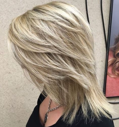 Medium Layered Blonde Haircut Long Feathered Hairstyles, Layered Thick Hair, Feathered Layers, Blonde Haircut, Straight Layered Hair, Thick Hair Cuts, Medium Layered Haircuts, Blonde Haircuts, Farrah Fawcett