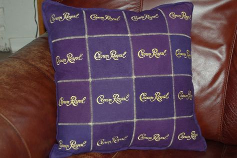 Enchanting Quilts: What to do with those Crown Royal Bags. Crown Royal Diy, Crown Royal Crafts, Crown Royal Quilt, Crown Royal Bottle, Crown Royal Bags, Liquor Bottle Crafts, Crown Crafts, Diy Crown, Sewing Pillows