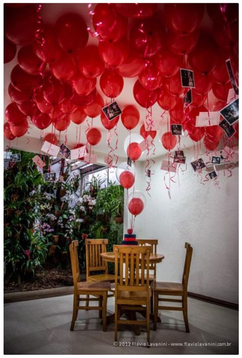 Balloon with Polaroid Valentine Home Decor Ideas, Valentine Home Decor, Valentines Party Decor, Valentinstag Party, Valentine Dinner, Free Valentine, Red Balloon, Karas Party Ideas, Valentines Party