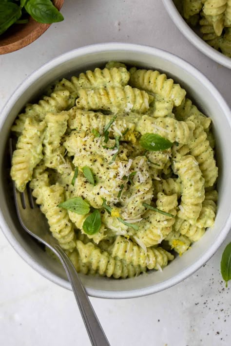 The combination of ricotta cheese and zucchini creates a rich and creamy pasta sauce that is perfect for this creamy ricotta pasta recipe. Ricotta Cheese Side Dish Recipes, Zucchini Ricotta Pasta, Healthy Meals With Ricotta Cheese, Zucchini Ricotta Recipes, Creamy Ricotta Pasta, Creamy Zucchini Pasta, Ricotta Pasta Sauce, Healthy List, Zucchini Pasta Sauce