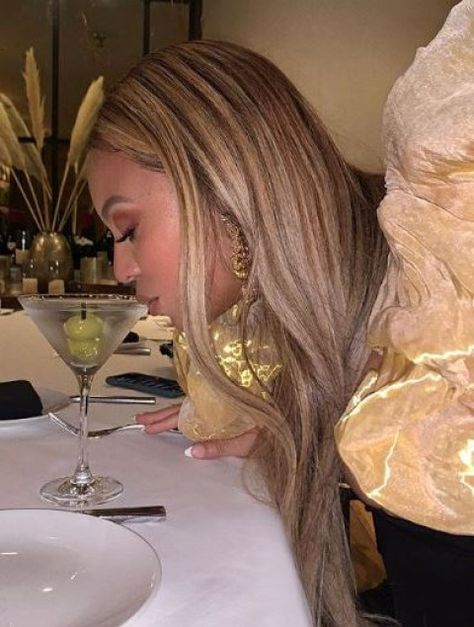 We are shook, not stirred. Beyonce Drinking, New James Bond, Beyonce Fans, James Bond Theme, Beyoncé Giselle Knowles-carter, Bond Movies, Latest Instagram, Daniel Craig, Youthful Skin