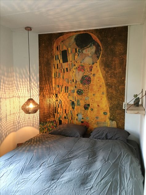 Gustav Klimt Wallpaper, Gustav Klimt Paintings, The Kiss Gustav Klimt, Paintings Wallpaper, Kiss Wallpaper, Hippie Bedroom Decor, Wallpaper Room, Klimt Paintings, Dreamy Room