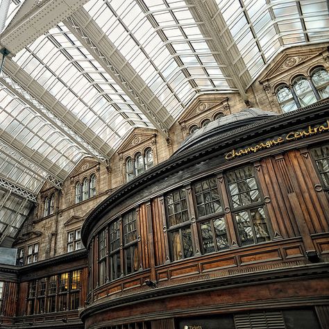 Architecture: Traditional - Central station Glasgow Landmarks, Glasgow Aesthetic, Glasgow Buildings, Glasgow Central Station, Glasgow Architecture, Architecture Traditional, Scotland Map, Glasgow City, Train Stations