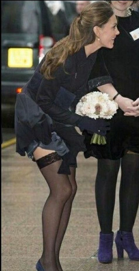 Kate Middleton Bum, Kate Middleton Style Dresses, Kate Middleton Skirt, Vévodkyně Kate, Kate Middleton Legs, Princesse Kate Middleton, Kate Middleton Pictures, Kate Middleton Dress, Kate And Pippa