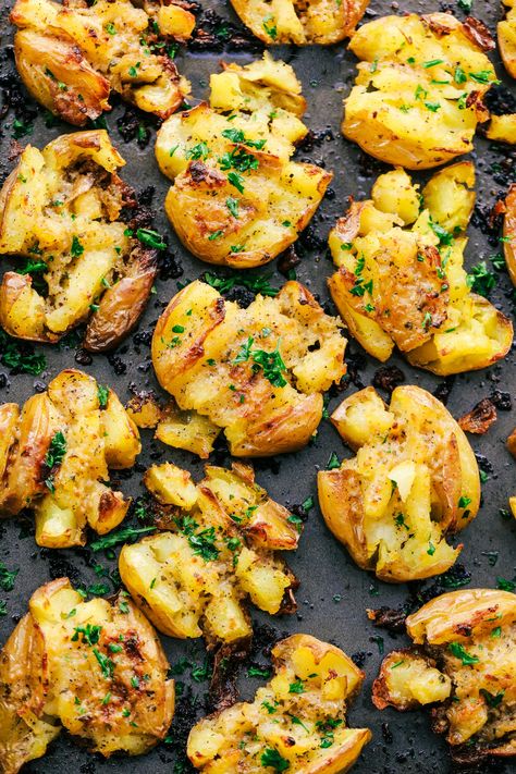 https://therecipecritic.com/2017/11/garlic-ranch-smashed-potatoes/ Ranch Baby Potatoes, Ranch Smashed Potatoes, Garlic Ranch, Smashed Potatoes Recipe, Potato Appetizers, Lemon Potatoes, Ranch Recipe, Recipe Critic, Overnight Oat