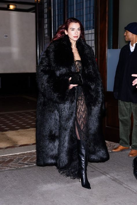 Mob Wife Fashion, Mob Wife Hair, Long Fur Coat Outfit, Mob Outfit, Mob Wife Outfit, Burlesque Theme, Fur Outfit, Wife Aesthetic, Western Outfits Men