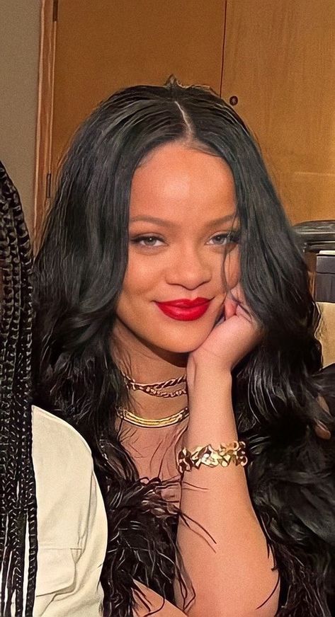 Rihanna Red Lipstick, Rihanna Face, Rihanna Instagram, Rihanna Street Style, Rihanna Outfits, Rihanna Looks, Rihanna Riri, Rihanna Style, Glamour Shots