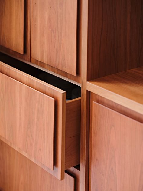 Drawer Details Design, Handleless Drawer Detail, Integrated Drawer Pull, Handle Less Drawers, Drawer Design Ideas, Drawer Handle Design, Door Panel Design, Cherry Dining Room, Handleless Drawers