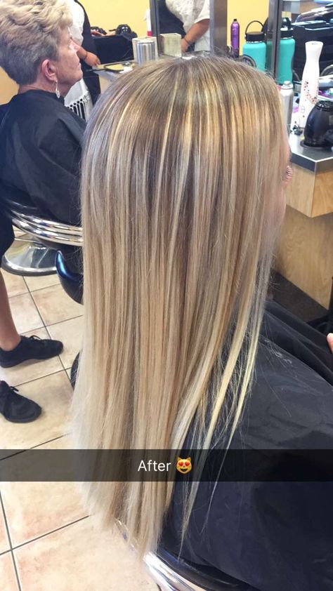 Blonde Hair And Blonde Highlights, Blonde Balayage Dark Blonde, Blonde Highlights On Blonde Hair Straight, Blonde Hair With Light Blonde Highlights, Hair Appointment Outfit Summer, Bright Blonde Hair With Highlights, Half Head Highlights On Blonde Hair, Highlight Dark Blonde Hair, Blonde Hair Goals Balayage