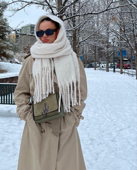 Layering Jackets And Coats, Trench Coat With Scarf Outfit, Sunglasses In Winter, Scarf Trench Coat Outfit, Winter Scarf Balaclava, Balaclava Scarf Aesthetic, Scarf 2023 Winter, Scarf As Balaclava, Winter Outfits Balaclava