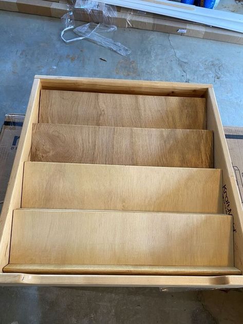 Need a custom spice drawer organizer? Build your own! Check out this easy diy spice drawer organizer tutorial. Diy Spice Drawer Organizer, Spice Rack Plans, Spice Drawer Organizer, Spice Organization Drawer, Diy Spices, Spice Drawer, Organizer Diy, Drawer Inserts, Diy Posts