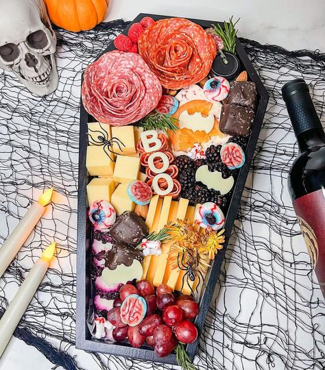 Get inspired with spooky Halloween charcuterie board ideas for a ghoulish feast. Elevate your celebration with creative and delicious treats. Spooky Charcuterie Board Dessert, Spooky Meat And Cheese Tray, Halloween Charcuterie Box Ideas, Halloween Coffin Charcuterie Board, Pink Halloween Charcuterie Board, Spookuterie Board, Twilight Charcuterie Board, Charcuterie Board Halloween Ideas, Halloween Platter Ideas