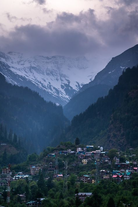 Beautiful view in Manali Himachal Manali View, Manali Aesthetic, Himachal Mountains, Himachal Travel, Manali Photography, Manali Himachal Pradesh, Travel Editorial, Social Media Humor, Kullu Manali