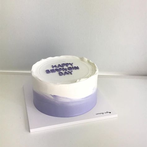 Minimalist Cake, Violet Cakes, Purple Cakes Birthday, Bts Cake, Lasagna Roll, Minimal Light, Pastel Cakes, Photography Artistic, Cake Cream