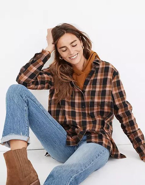 Flannel Outfit Women, Cabin Outfit, Flannel Oversized, Banded Collar Shirts, Fall Flannel, Jeans Bags, Fall Attire, Oversized Flannel, Shirt Tucked In