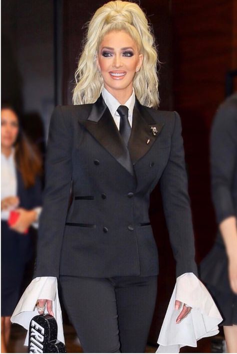 Erika Jayne🖤🖤 Erika Girardi Outfits, Erika Jayne Hair, Erika Jayne Outfits, Erika Girardi, Practical Hairstyles, Red Hair With Blonde Highlights, Erika Jayne, Boss Woman, Bold And The Beautiful