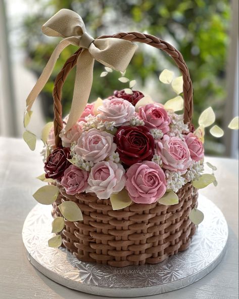 Bouquet Of Flowers Cake, Flower Basket Cake Designs, Basket Of Flowers Cake, Flower Basket Cake, Cake For Birthday, Cake Basket, Basket Cake, Cake Bouquet, Beautiful Cake Designs