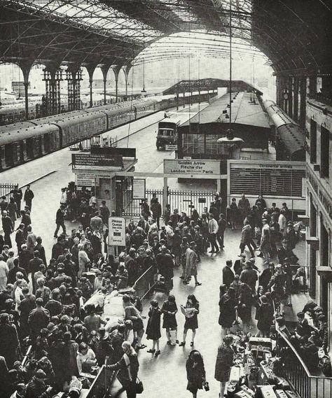 Victoria Station - A History in 33 Photos - Flashbak Victoria Station London, Compton Street, London Victoria, Tube Train, London Overground, Golden Arrow, Nottingham City, Old Train Station, Victoria Station