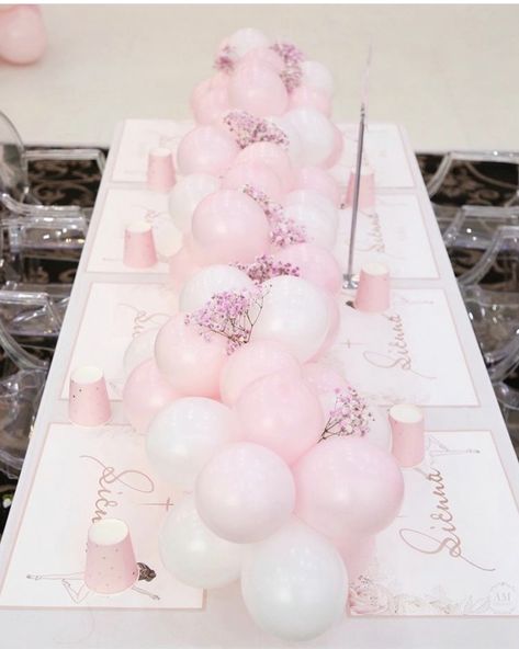 1st Birthday Table Set Up, Pink Table Decorations, Balloon Table Centerpieces, Baby Party Themes, Prom Backdrops, Balloons Galore, Barbie Party Decorations, Idee Babyshower, Pink Party Decorations