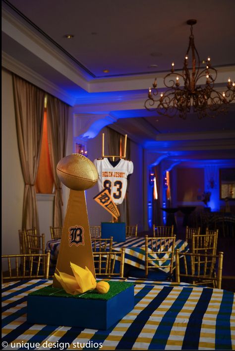 Heisman Trophy Centerpiece, Homecoming decor Flag Football Party, Football Banquet Centerpieces, Banquet Themes, Dallas Cowboys Birthday Party, Football Bar Mitzvah, Football Locker Decorations, Athletic Banquet, Dallas Cowboys Birthday, Football Favors