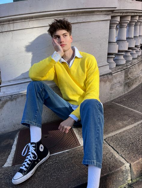 Disneyland Outfits Men, Earth Tone Clothes, Moritz Hau, Atlas Corrigan, Stylish Street Style, Yellow Outfits, Stylish Men Wear, Nerdy Outfits, Apa Style