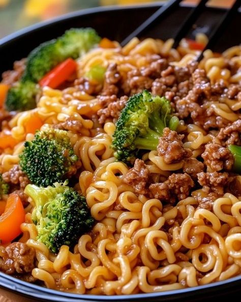 Nouna's Kitchen | Ramen Noodle Stir Fry 🍜🥢 | Facebook Hamburger Stir Fry, Ramen Noodle Stir Fry, Lunch Dishes, Noodle Stir Fry, Cooking Mama, Yummy Meals, Ramen Noodle, Noodle Bowls, Ramen Noodles