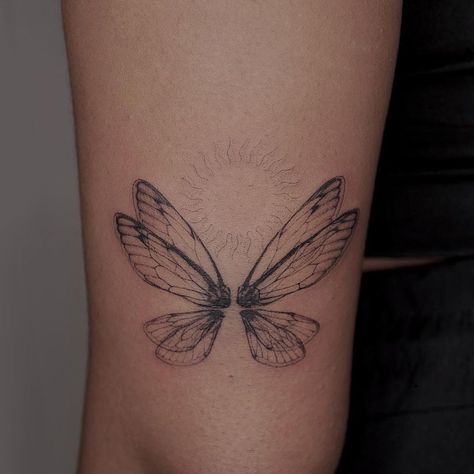 1,402 Likes, 5 Comments - TATTI 040 TATTOOS (@tatti040) on Instagram: “butterfly wings for Zhane 🦋🖤 Thank you for your trust! SWIPE FOR THE UNEDITED PICTURE . done at…” Mantis Tattoo, Butterfly Wing Tattoo, Smiley Face Tattoo, Stick Tattoo, Bunny Tattoos, Moth Wings, Wing Tattoo, Praying Mantis, Wings Tattoo