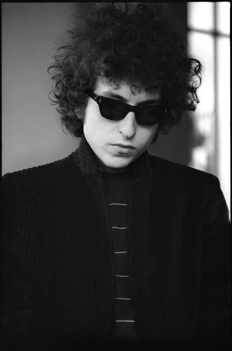 Bob Dylan 1966, Very Important Person, Wearing Sunglasses, Discovery Channel, Mötley Crüe, Music Legends, Bob Dylan, Soft Grunge, White Photo