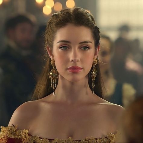 Reign Adelaide Kane, Mary Stewart Reign, Royalty Face Claim, Bridgerton Face Claims, Victorian Face Claim, Queen Face Claim, Royal Face Claim, Adelaide Kane Aesthetic, Princess Face Claim