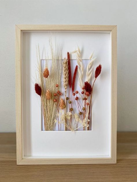 What to Do with Dried Flowers? 11 Creative Ideas for Your Home - Morella&Ulalume Dried Flowers Crafts, Dried Flowers Diy, Diy Fleur, Weihnachten Diy, Picture Gifts, Deco Floral, Dried Floral, Dried Flower Arrangements, Décor Diy