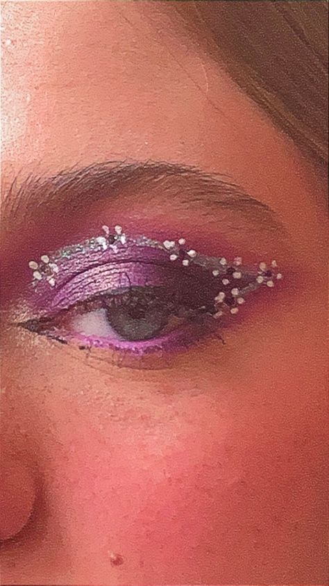 Lavender Graphic Liner, Purple Flower Makeup, Graphic Eye Makeup, Lavender Graphic, Flower Makeup, Glitter Flowers, Graphic Liner, Edgy Makeup, Flower Graphic