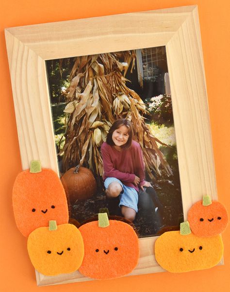 Pumpkin Patch Picture Frame | Handmade Charlotte Preschool Halloween Art, Thanksgiving Craft Ideas, Frame Tutorial, Pumpkin Patch Pictures, Fall Diys, Care Giver, Date List, Pumpkin Uses, Ghost Diy