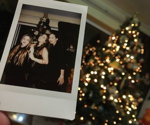 christmas Christmas Polaroid, Polaroid Pics, Polaroid Ideas, Polaroid Photography, New Year Photos, Friend Things, Random Aesthetics, Polaroid Photos, Wonderful Time Of The Year