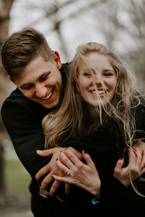 Cloudy Day Portraits, Cloudy Couple Photoshoot, Cloudy Engagement Pictures, Cloudy Day Photoshoot, Cloudy Photoshoot, Rainy Photoshoot, Engagement Shoots Poses, Prenup Ideas, Couple Vintage