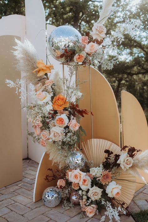 Disco Boho Decor, Disco Ball Wedding Cake, Arrangements With Pampas, 70s Disco Wedding, Vegas Wedding Bouquet, Boho Disco Wedding, Wedding Decoration Boho, Neon Boho, Tropical Disco