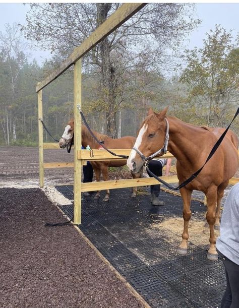 Diy Horse Paddock, Horse Tack Up Area, Horse Grooming Stall, Horse Set Up, Horse Property Ideas, Tack Storage Ideas, Outdoor Arena Horses, Horse Paddock Ideas, Feed Room Ideas Barn