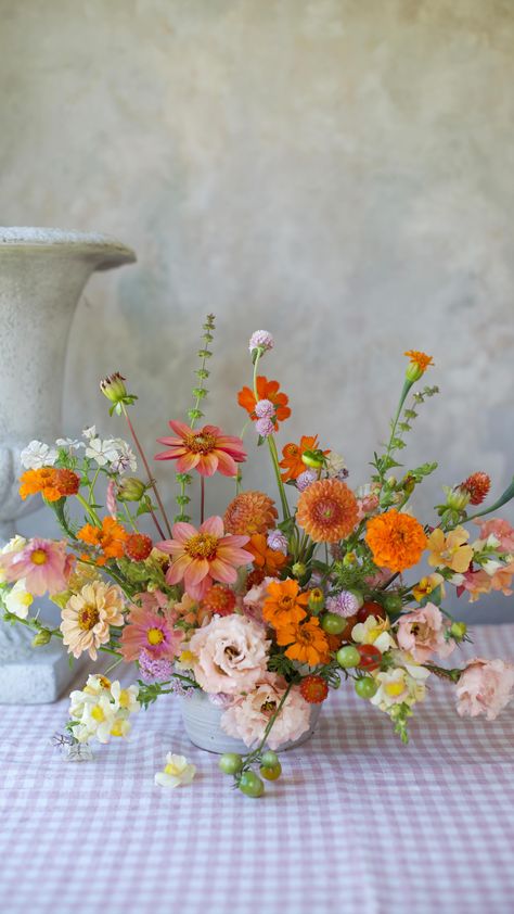 Field Of Roses (@field0froses) • Instagram photos and videos Late Summer Flower Arrangements, Peach Foxglove, Summer Flower Centerpieces, Late Summer Garden, Field Of Roses, Summer Flower Arrangements, Late Summer Flowers, Flower Arranging, Pow Wow