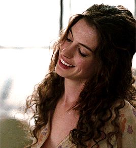 love is art made public — ledger-heath: ANNE HATHAWAY Love & Other Drugs,... Effie Potter, Anne Hathaway Love And Other, Anne Hathaway 90s, Anne Hathaway Young, Twd Faceclaims, Anne Hathaway Gif, Desired Beauty, Shane Twd, Wavy Hair 2b