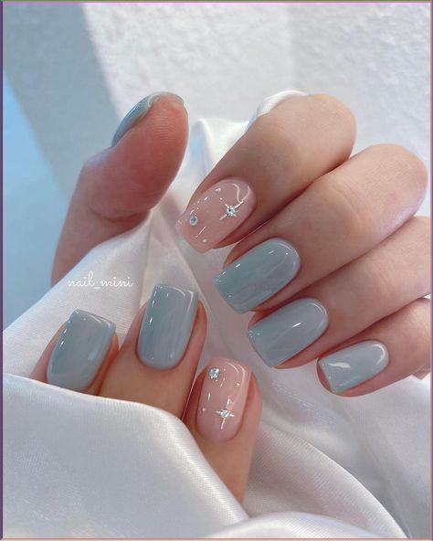 ✨ Embrace glitter and glam with our blue and white winter nails collection. Find everything from light, simple snowflake designs to bold acrylic nails, all sparkling with snowflake glitter. Find the perfect winter nail ideas for almond nails, french tip nails, coffin nails, short nails or square nails in this article! Nails January, Unghie Nail Art, Light Blue Nails, Baby Blue Nails, Milky Nails, Nagel Tips, Cute Spring Nails, Smink Inspiration, Coffin Press On Nails