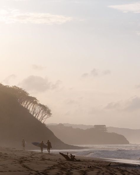 Maikel Kersbergen on Instagram: “I’m not a morning person at all. But could do with a dawn patrol at this place right now. Popoyo, Nicaragua. • • •  @theinertia…” Nicaragua Aesthetic, Popoyo Nicaragua, Popoyo, Aesthetic Film, Not A Morning Person, Morning Person, Adventure Photography, Gap Year, Outdoor Adventure