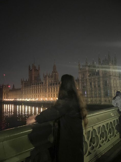 London At Night Aesthetic, Night Pics Aesthetic, London Apartment Aesthetic, London Girl Aesthetic, London Night Out, Aesthetic Photo Dump, 2024 Manifesting, Night Out In London, English Day