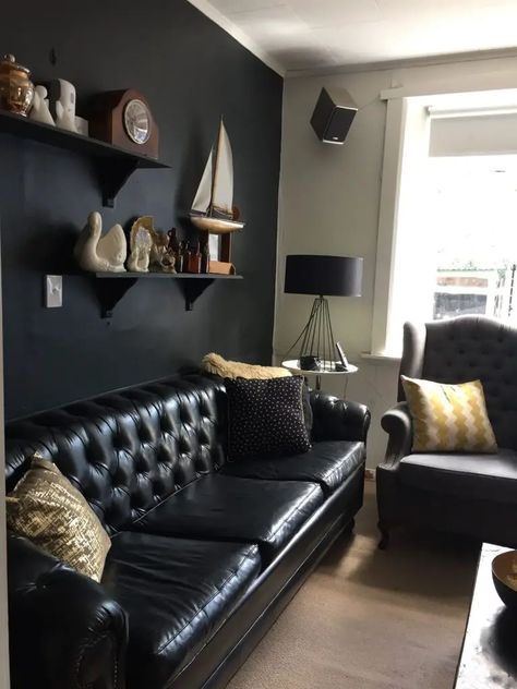 Black Sofa Living Room Ideas, Black Leather Sofa Living Room Decor, Black Couch Living Room Ideas, Black Sofa Living, Black Leather Sofa Living Room, Black Leather Chesterfield Sofa, Black Leather Couch Living Room, Mens Living Room, Black Couch Living Room