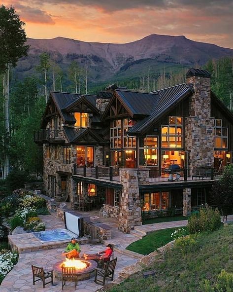 Cozy Houses and Interiors on Instagram: “Beautiful dream house in breathtakingly beautiful Mountain Village, Colorado. 😍 . Tag someone who would you enjoy such a beautiful evening…” Houses Built Into Mountains, Colorado Houses Mountains, Colorado Luxury Homes, Snowy Mountain House, Mansions In Colorado, Aesthetic Interior Design, French Country House Plans, Log Cabin Homes, Country House Plans