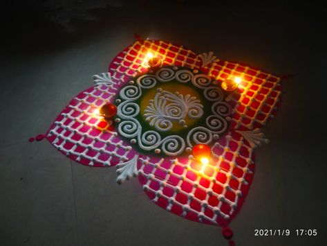 Rangoli Tutorial, Sanskar Bharti Rangoli Designs, Chaturthi Decoration, Unique Rangoli, Ganesh Chaturthi Decoration, Rangoli Colours, Colorful Rangoli, Diy Diwali Decorations, Small Rangoli