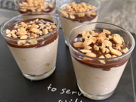 Lately, you might have noticed a surge in cottage cheese recipes on social media, from cottage cheese pancakes to homemade cottage cheese ice cream. However, I think this easy cottage cheese treat deserves a special attention for a good reason. Get ready to enjoy this Cottage Cheese & Peanut Butter Snickers Dessert. It's a high protein, creamy, and easy dessert recipe made from simple ingredients you already have in your kitchen. This simple recipe combines c Cottage Cheese Peanut Butter, Peanut Butter Snickers, Snickers Dessert, Cottage Cheese Dessert Recipes, Cottage Cheese Ice Cream, Cottage Cheese Recipes Healthy, Homemade Cottage Cheese, Cottage Cheese Desserts, Cheese Ice Cream