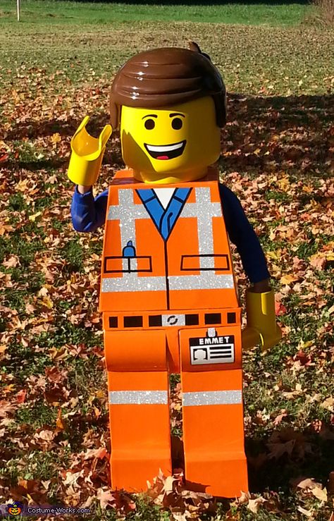 Cody: My son wanted to be Emmet from Lego Movie for Halloween but after searching every retailer with no luck I decided to make it myself. His costume is made mostly... Lego Movie Costume, Lego Man Costumes, Movie Themed Costumes, Emmet Lego, Diy Costumes Kids Boys, Lego Costume, Lego Halloween, Lego Head, Scary Films