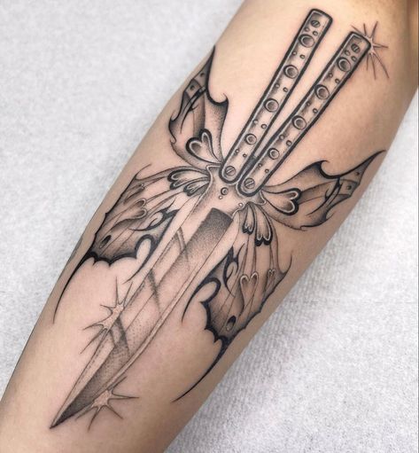 Butterfly With Knife Tattoo, Knife Tattoo Stencil, Butterfly Knife Tattoo, Sweetheart Tattoo, Tattoo Papillon, Back Of Thigh Tattoo, Knife Tattoo, Tattoo Butterfly, Japan Tattoo Design