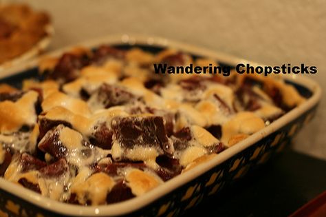 Candied Purple Sweet Potatoes, Sweet Potatoes With Marshmallow, White Sweet Potato Recipe, Vietnamese Food Recipes, Okinawan Sweet Potato, Marshmallow Topping, Sweet Potatoes With Marshmallows, Traditional Thanksgiving Dinner, Traditional Thanksgiving Recipes